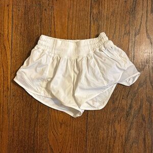 Lululemon White - size 0 - Hotty Hot Low-Rise Lined Short 2.5". WORN ONCE.